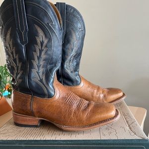 Tecovas, 9.5 Men’s boot. “The Doc” in Tan Bison